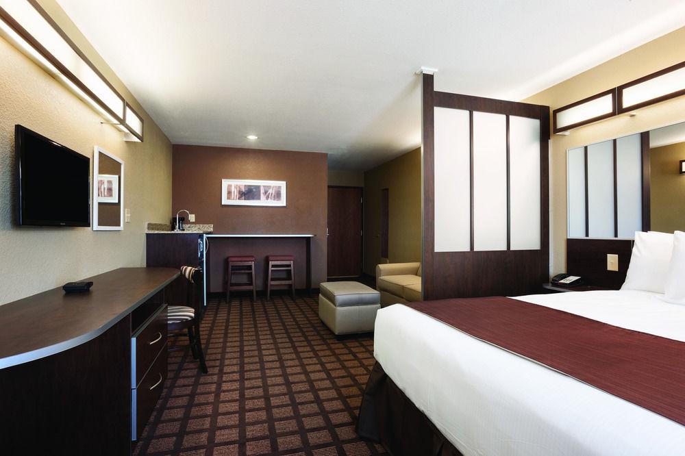 Quality Inn & Suites Kenedy - Karnes City Exterior photo
