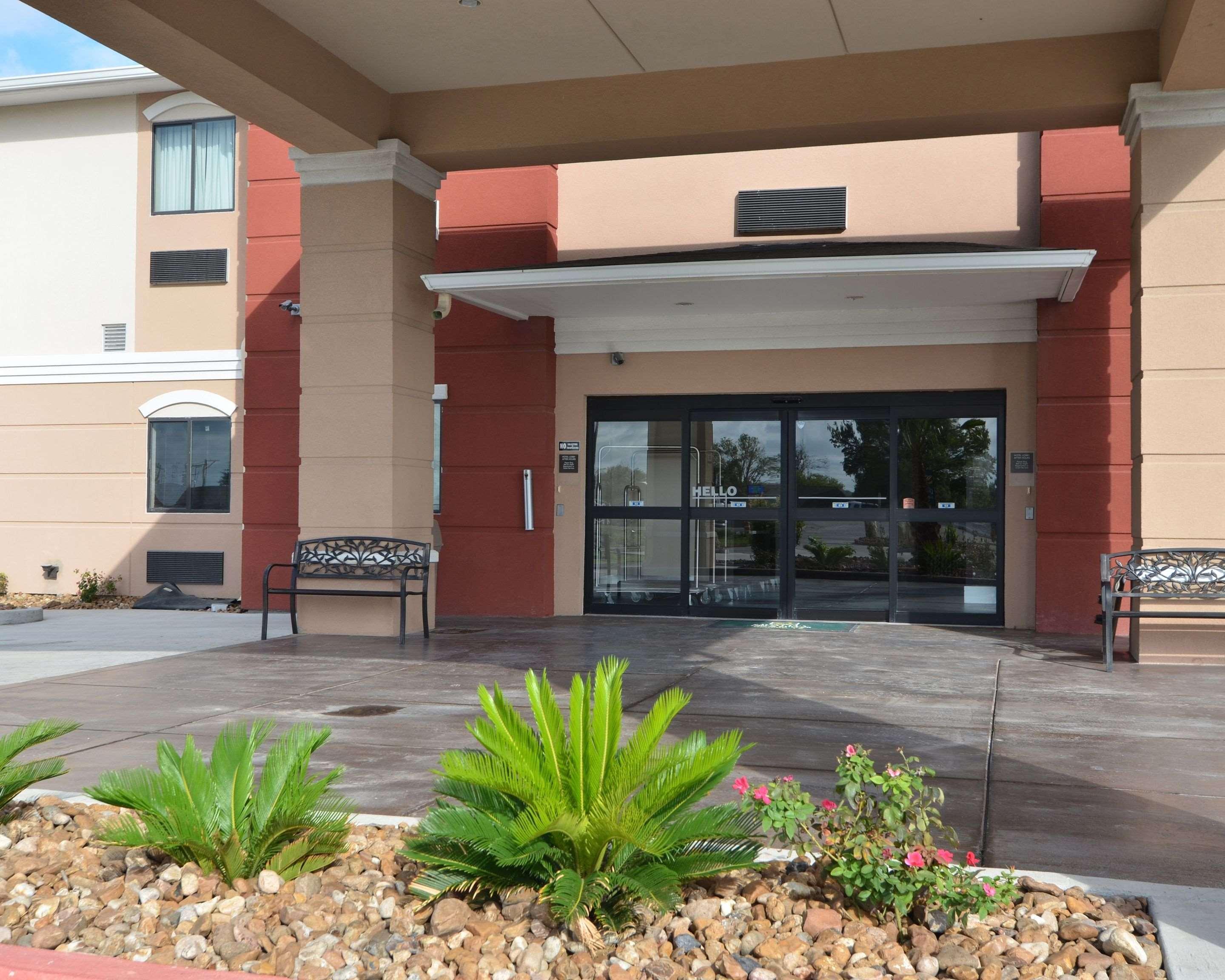 Quality Inn & Suites Kenedy - Karnes City Exterior photo